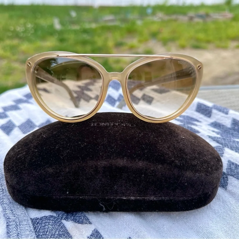 Tom Ford Edita Sunglasses TF384 58mm cat eye gray gradient yellow grey